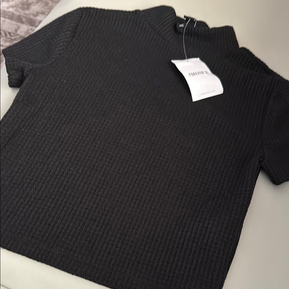 Forever 21 Black Waffle Knit Crop Top NWT - Picture 1 of 4
